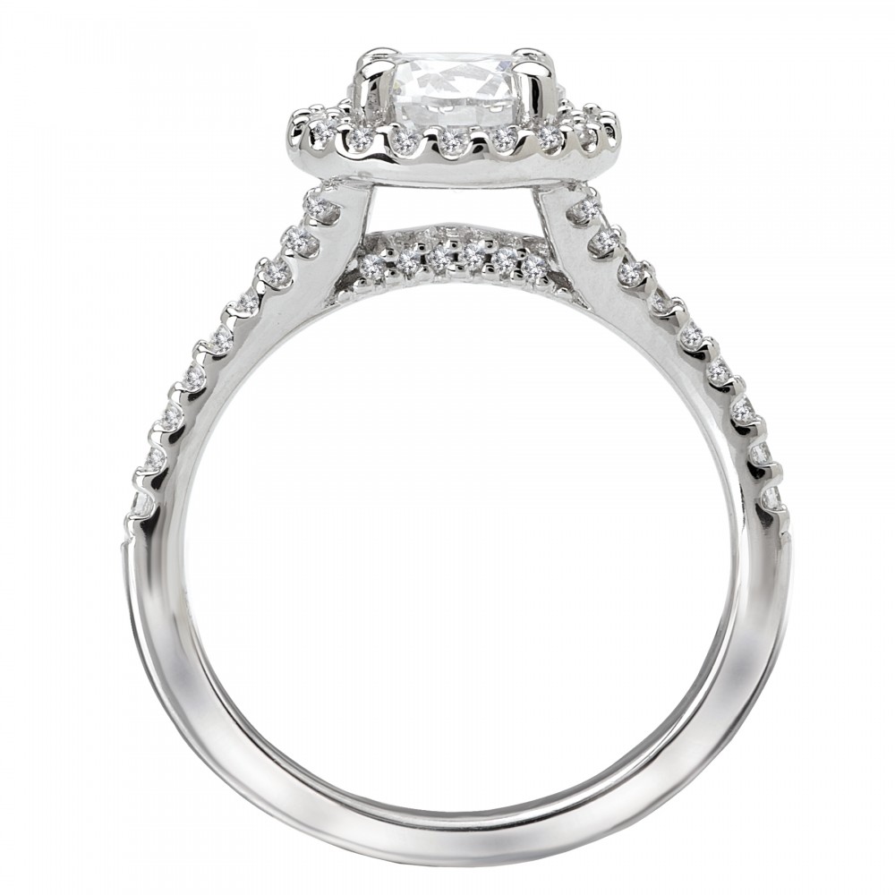 Round Diamond Halo Engagement Ring