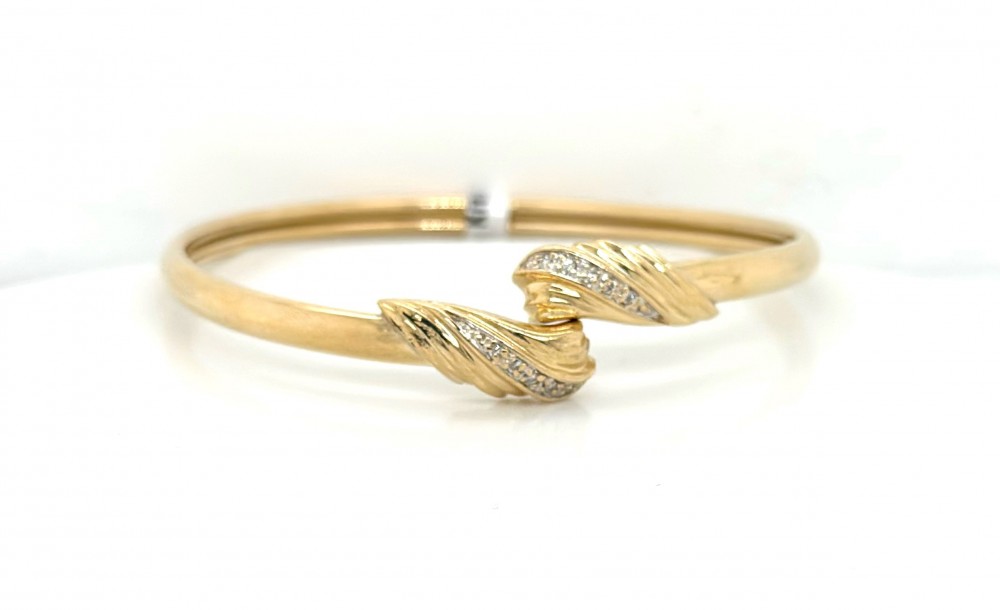 Estate 14kyg Diamond Bangle