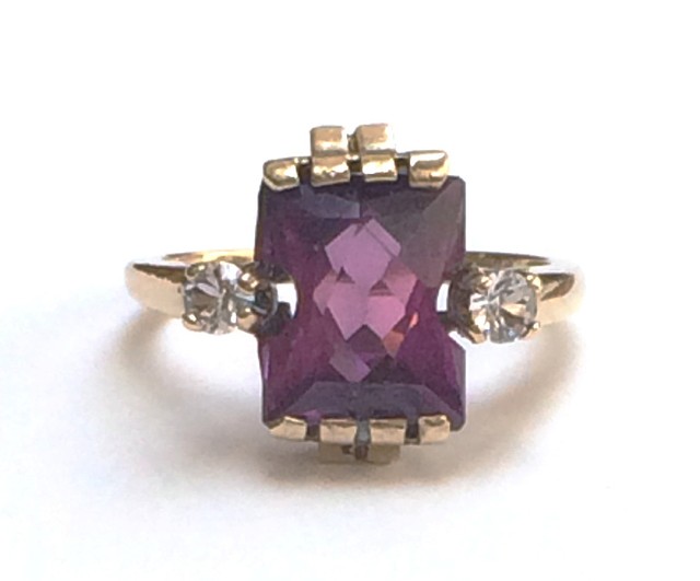 10K Yellow Gold Synthetic Pink Stone Ring