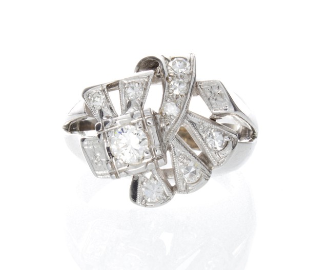 Stunning 14K White Gold Diamond Fashion Ring