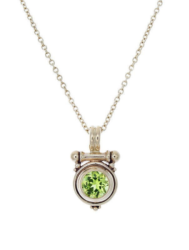 Vibrant Peridot Pendant in 14 kyg