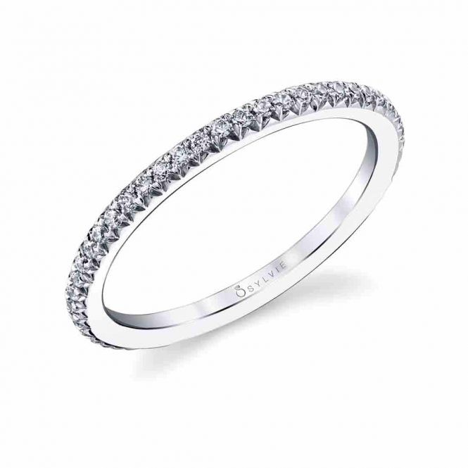 Beautiful Single Row Diamond Wedding Band