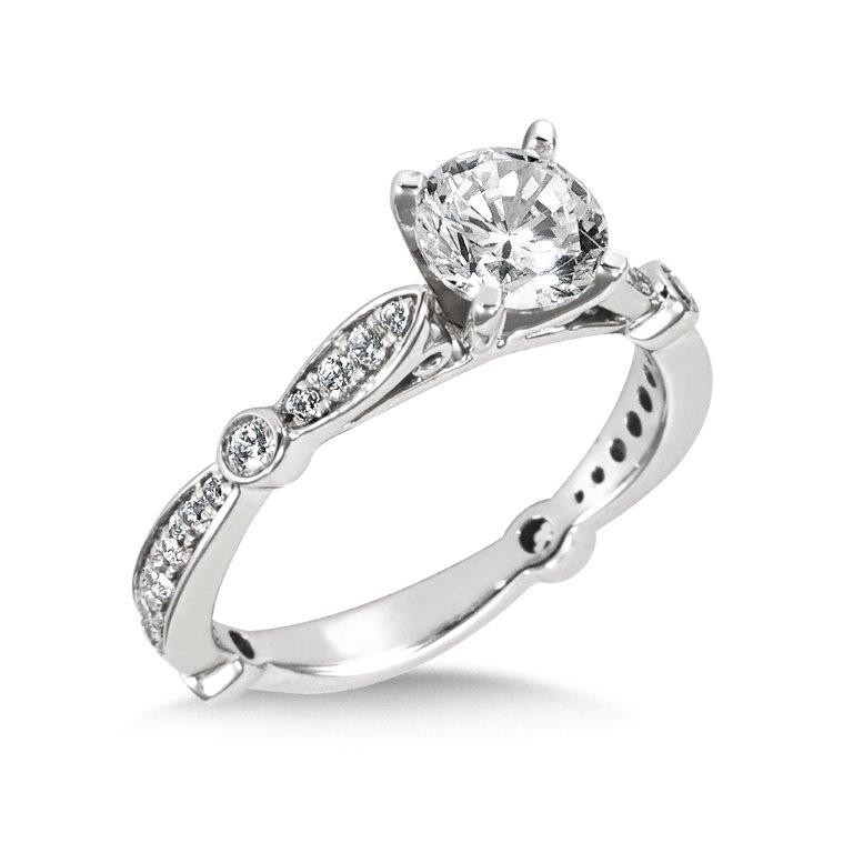 Scalloped Diamond Engagement Ring with Round