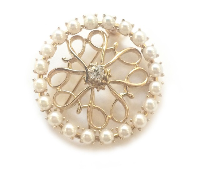 14K Yellow Gold Pearl Diamond Pin