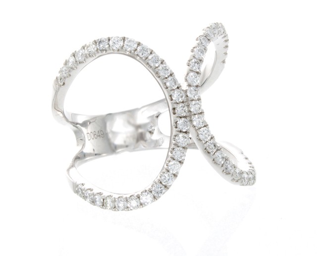 18K White Gold Diamond Fashion Ring