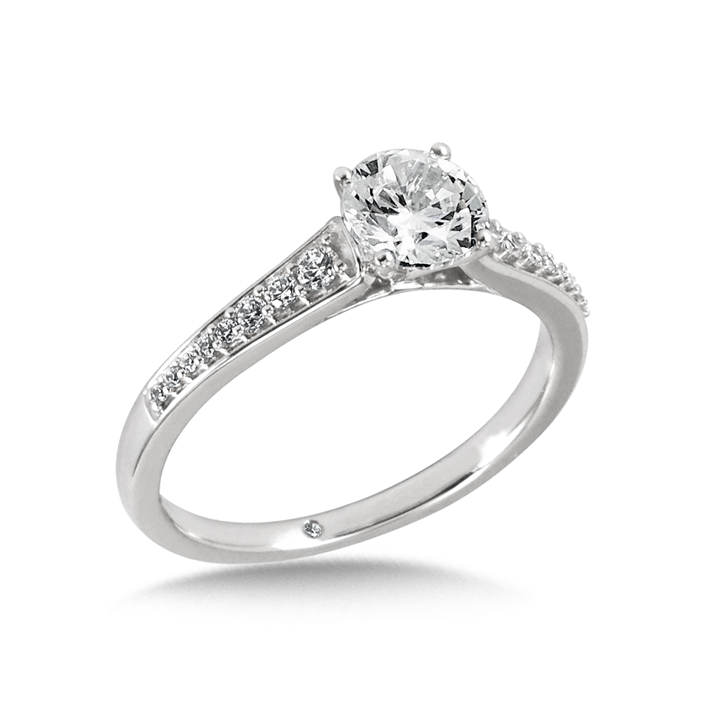Graduated Diamond Engagement Ring