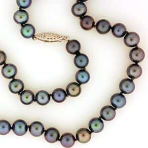 Cultured Black Pearl Strand (18in)